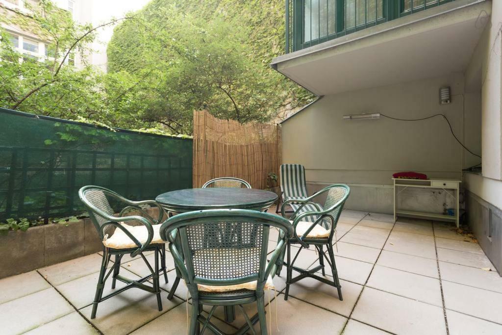 Relaxing Terrace Apartment In Lively Area Wina Bagian luar foto